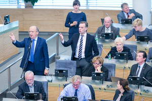Politologai siūlo Gabrieliui Landsbergiui būti panašesniam į Andrių Kubilių