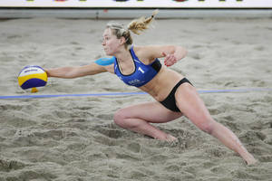 Paplūdimio tinklininkės I. Dumbauskaitė ir M. Povilaitytė pralaimėjo patyrusioms amerikietėms