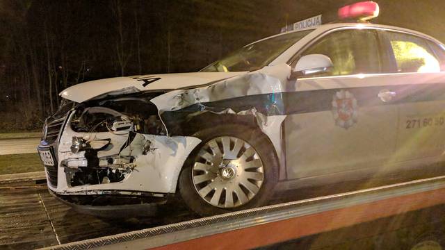 Per avariją Vilniuje sudaužytas policijos automobilis