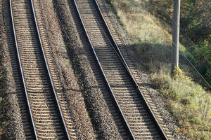 „Lietuvos geležinkeliai“ sumokės baudą dėl išardyto Rengės ruožo