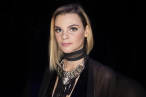 „X Faktoriaus“ dalyvė Augustė – mergina, kuri ir karvę pamelžtų