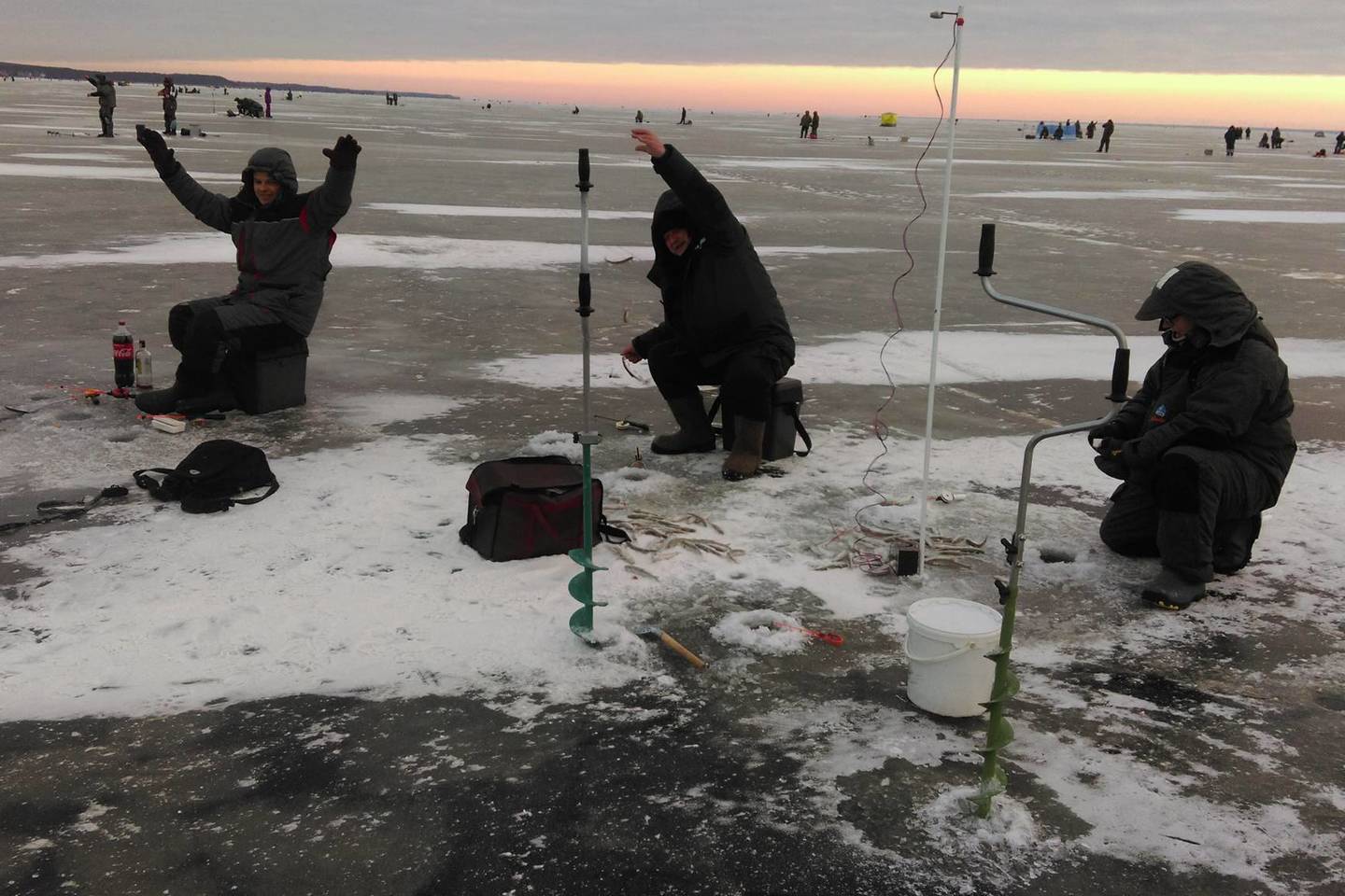  Stintų žvejybą ant ledo Neringoje. <br> Nidos KTIC „Agila“ nuotr. 