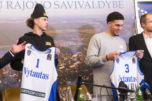 Ballų pristatyme – provokuojantis lietuvės klausimas: „Nori, kad būčiau tavo mergina?“