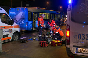 Vilniuje autobusas partrenkė moterį, jos gyvybė užgeso medikų rankose