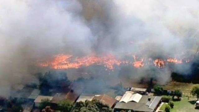 Australiją užklupę karščiai įžiebė didelius krūmynų gaisrus
