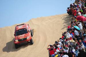 Antroji Dakaro diena: Benediktas Vanagas patyrė avariją, o Antanas Juknevičius finišavo tarp geriausių