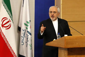 Irano diplomatijos vadovas perspėja kaimynines šalis nekurstyti neramumų