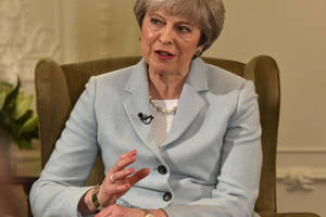 Theresa May pradėjo kabineto pertvarkymą, paskyrė naują Konservatorių partijos pirmininką