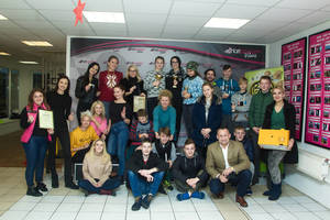 Vairuojančios moterys vaikus pakvietė į šventines kartingo lenktynes