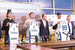 Garsieji Ballai šokdina Lietuvą, bet ar pastumdys krepšininkus?