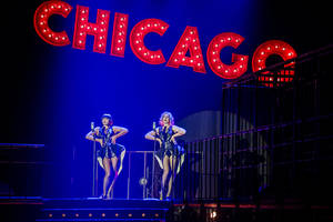 Klaipėdiečiai kultinį miuziklą "Čikaga" iš didžiųjų arenų perkėlė į teatro erdves