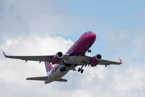„Wizz Air“ turi naujieną – atidaro naują bazę ir siūlo darbą