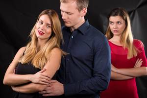 Mergina pakraupo pamačiusi, kokie jos vaikino santykiai su seserimi