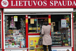 Prezidentė: plėšomi užsienietiškų žurnalų puslapiai su alkoholio reklama – gėda