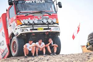 Dakaro komandų pagalbininkai: važiuoja trasoje, bet nelenktyniauja