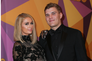 Paaiškėjo, kokių Paris Hilton tikisi vestuvių su jaunesniu sužadėtiniu