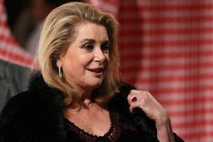 Cartherine Deneuve stojo į vyrų pusę: gina teisę priekabiauti prie moterų