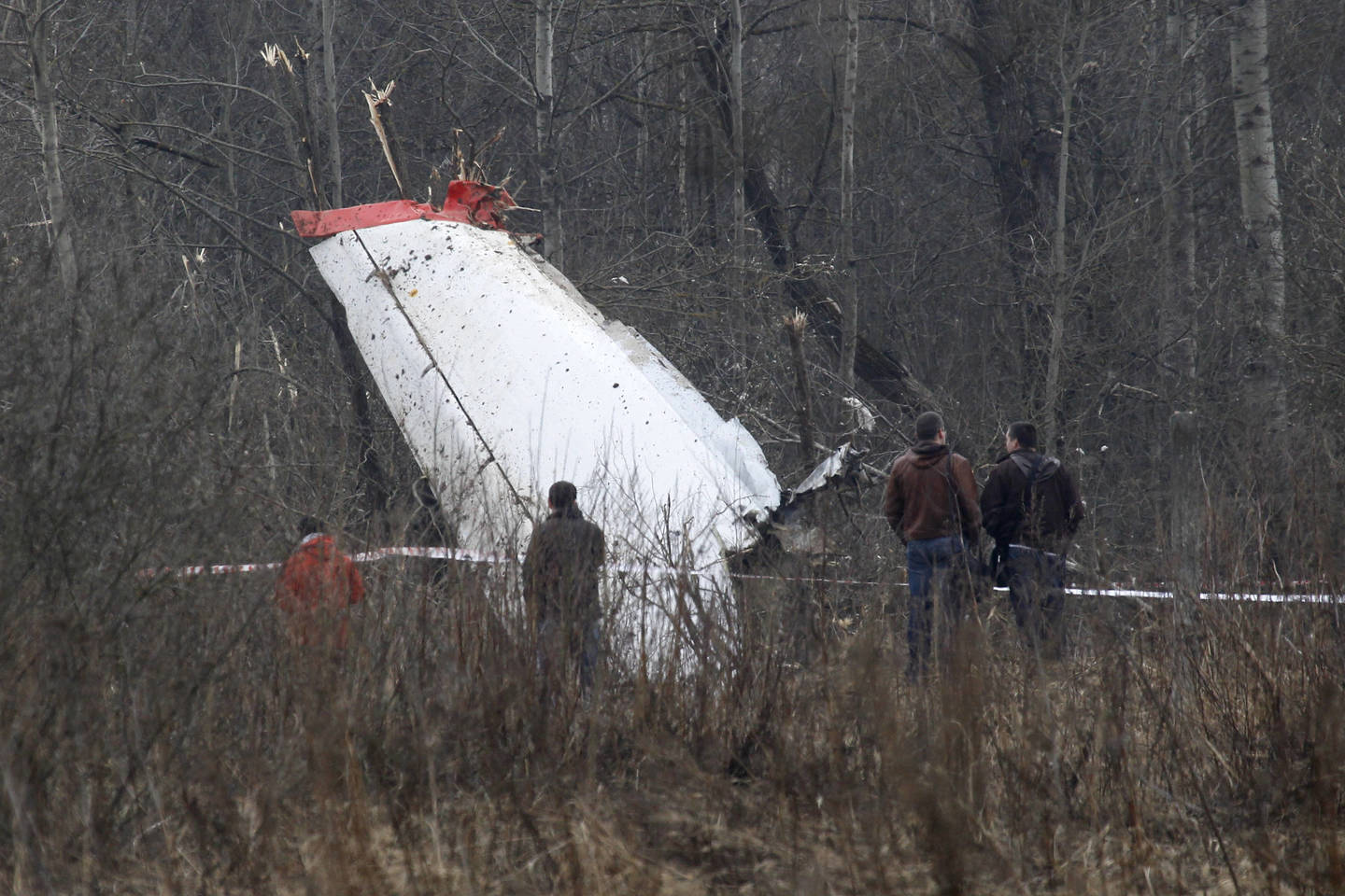  Katastrofos metu žuvo 96 žmonės, tarp jų ir šalies prezidentas L.Kaczynskis. <br> Reuters/Scanpix nuotr.