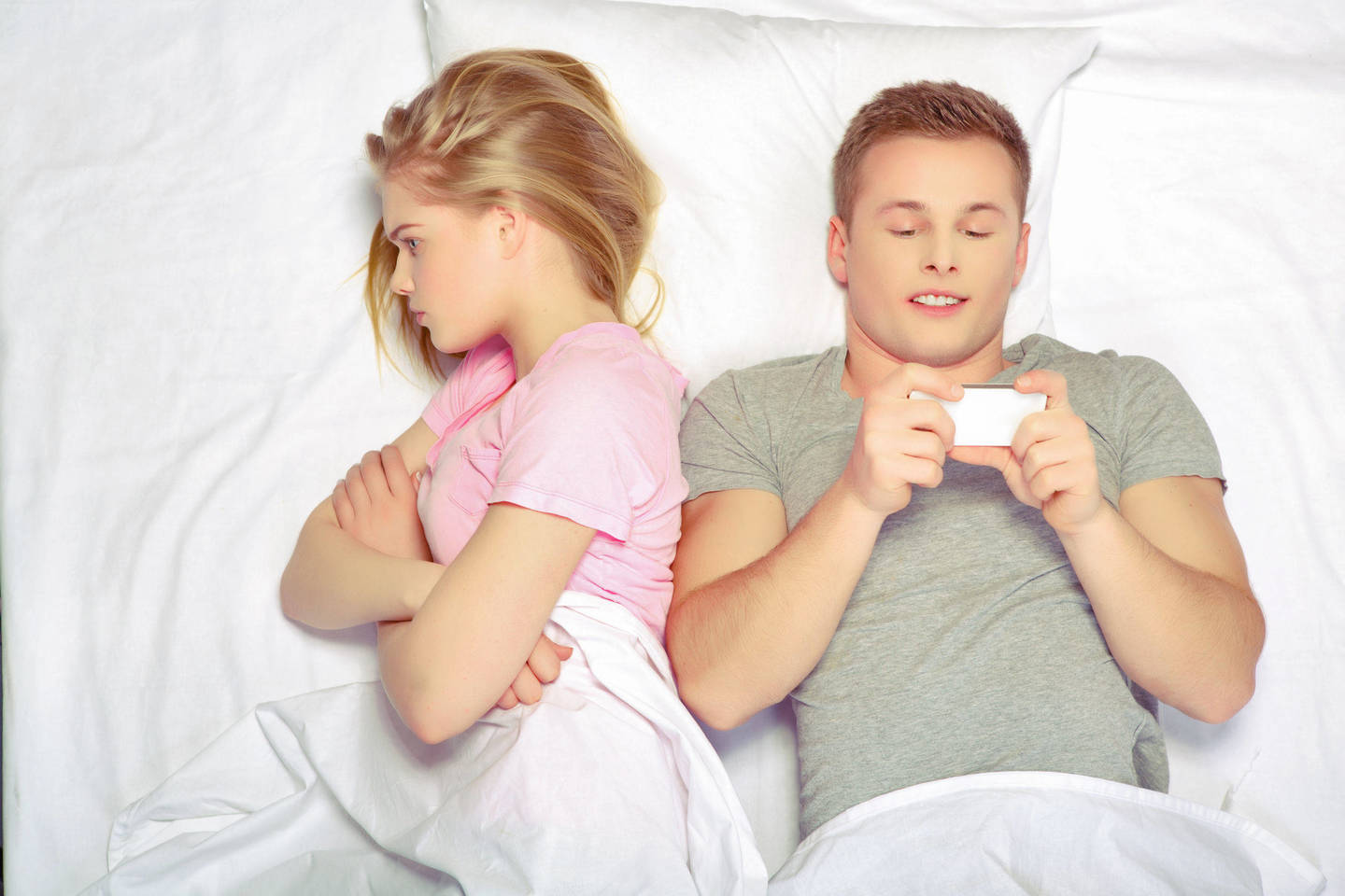 Mikroneištikimybę labiausiai apibrėžia pastangos įslaptinti ryšį.<br> 123rf.com nuotr.