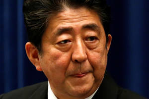 Tvyrant įtampai dėl Šiaurės Korėjos, Japonijos premjeras aplankys Europą ir Baltijos šalis