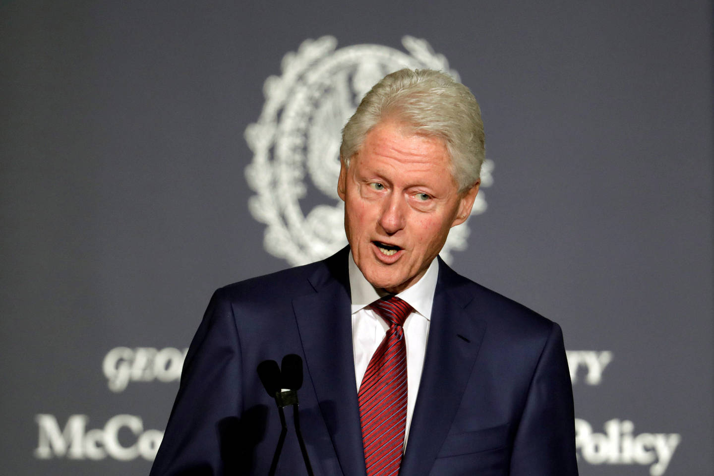  B.Clintonas mėgdavo skambinti žmonėms vidury nakties.<br> „Reuters“/„Scanpix“ nuotr.