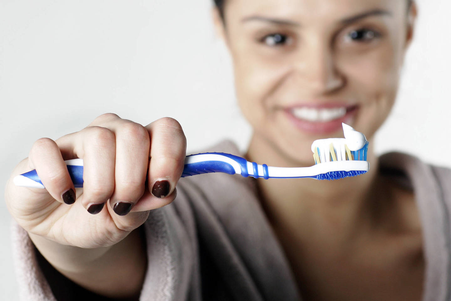  Dažiklių neturinti dantų pasta – taip pat puiki balinimo priemonė. <br> V.Balkūno nuotr.