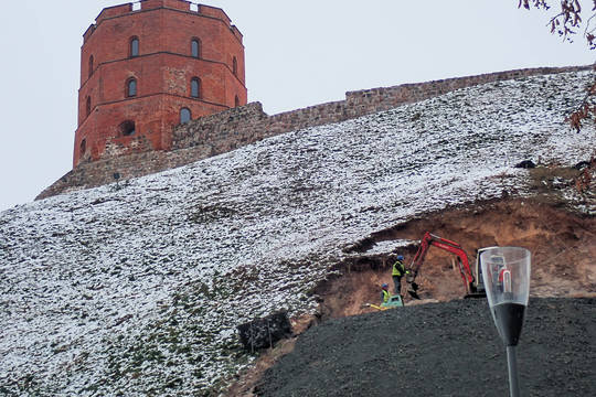 Gedimino kalno tragedija: tereikia atlydžio – ir žemyn nučiuoš visas vakarinis šlaitas