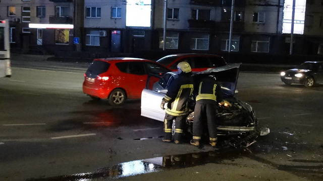 Kaune susidūrus dviems automobiliams gelbėtojai vadavo sužeistuosius
