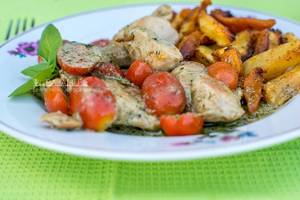 Žaibiškai paruošiama vištiena pesto padaže – tobulai gardi