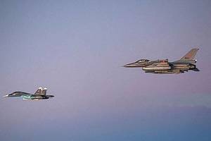 Jungtiniai Arabų Emyratai: Kataro naikintuvai perėmė keleivinį lėktuvą