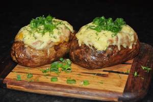 Tunu įdarytos bulvės. Darbo mažai, o rezultatas – puikus