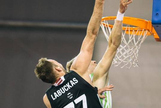 VEF komanda su A. Labucku pralaimėjo „Astana“ krepšininkams