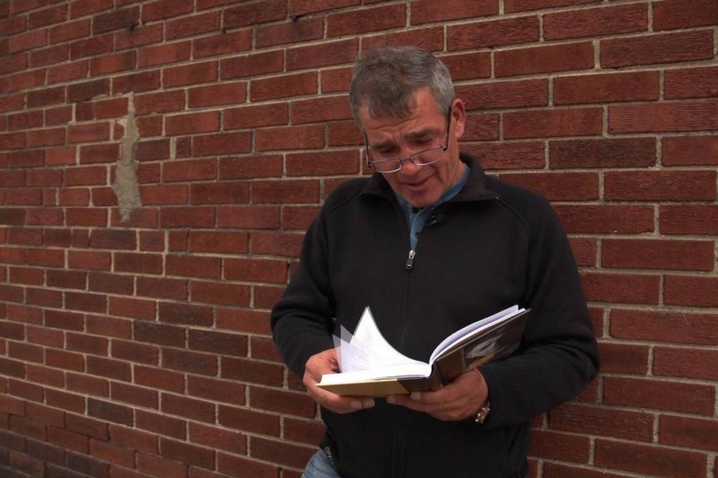 Vyras sako, kad jis yra šimtu procentų pasikeitęs.<br> Stop kadras.