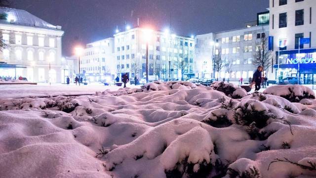 Atsargiai: Lietuvos link artinasi sniegas, stiprios pūgos