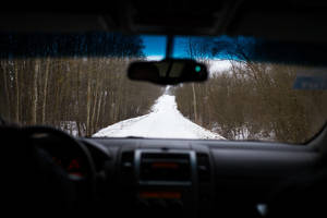 Vairavimas žiemą: kaip patikrinti, ar važiuojate slidžia danga