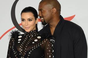 Surogatinė motina Kim Kardashian pagimdė vaikelį