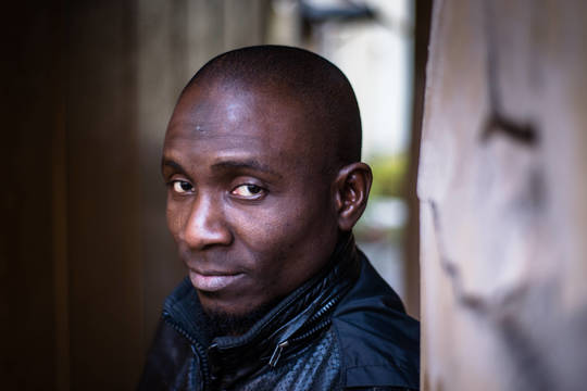 Demaskuotas nigerietis įsiuto – veržėsi į „Lietuvos ryto“ redakciją