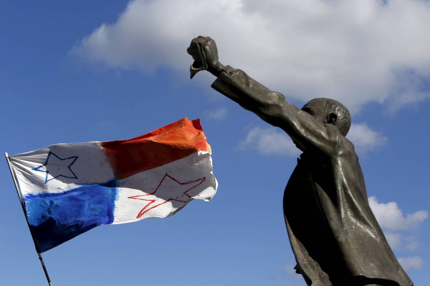 Panamos miesto taryba gyventojų iniciatyvą gatvę pavadinti šalies simbolio vardu Rusijos prašymu atšaukė.<br> „Reuters“/Scanpix nuotr.