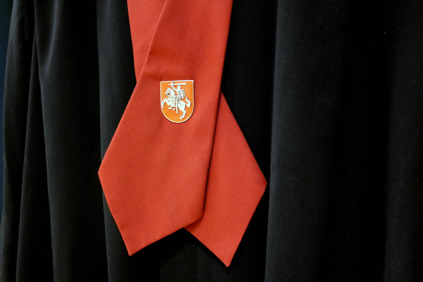 Teismas sugriežtino nuosprendį vogtus drabužius iš Norvegijos gabenusiai trijulei.