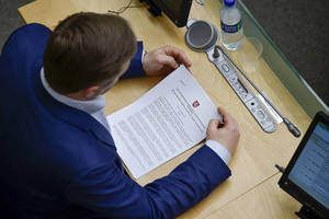 Ramūnas Karbauskis papildė deklaraciją: žemės ūkyje sukasi ir marti