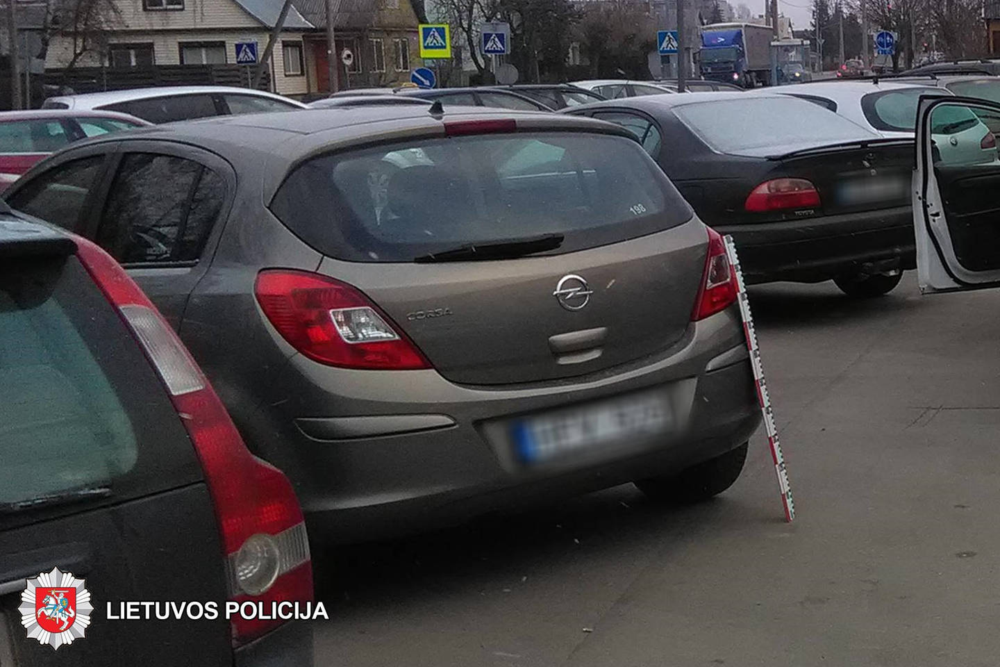 Panevėžio policija ieško iš avarijos pasprukusio vairuotojo ir jo automobilio.
