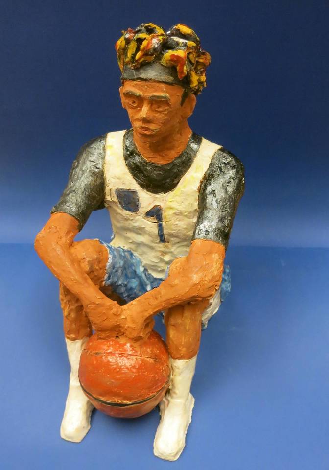  G.Mazūras nulipdė LaMelo Ballo skulptūrą.<br>G.Mazūro nuotr.