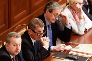 Čekijos vyriausybė atsistatydina pralaimėjusi balsavimą dėl pasitikėjimo parlamente