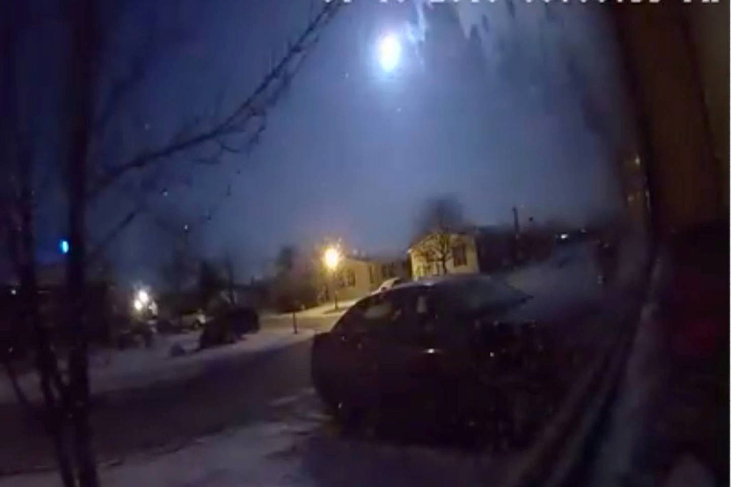 Antradienio naktį vietos laiku netoli New Haveno, Michigano valstijoje, apie 40 mylių (65 km) į šiaurės rytus nuo Detroito naktiniame danguje sprogo meteoritas.<br> Reuters / Scanpix nuotr.