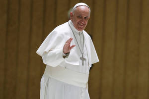 Čilėje viešint popiežiui padegti trys sraigtasparniai ir bažnyčia 