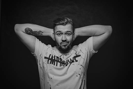 Išgirskite: Mantvydas Sabaitis naują dainą skiria savo merginai ir artimiesiems