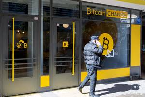 Kriptovaliutų burbulas ima bliūkšti – ekonomistai kalba apie „viagros efektą“ 