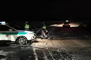 Kauno rajone dingusi mergina rasta negyva prie savo automobilio