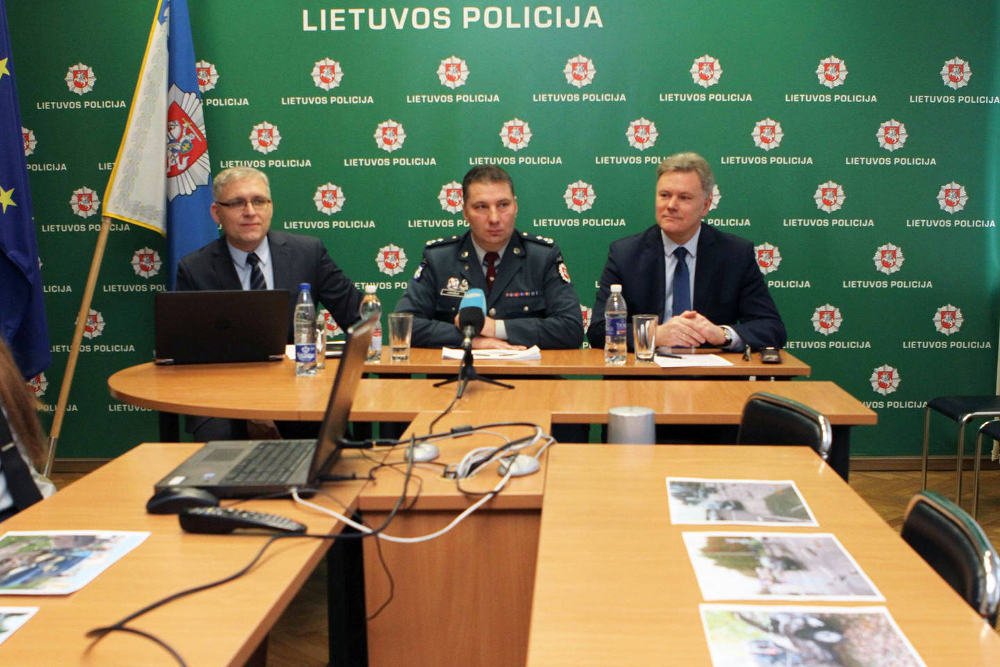  Penktadienį Kauno policija ir miesto tarnautojai pristatė eismo nelaimių statistiką ir kokiomis priemonėmis bandoma išsaugoti eismo dalyvių gyvybes. <br> M.Patašiaus nuotr. 