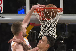 Domantas Sabonis kovojo šauniai, bet „Indiana Pacers“ krito Los Andžele 